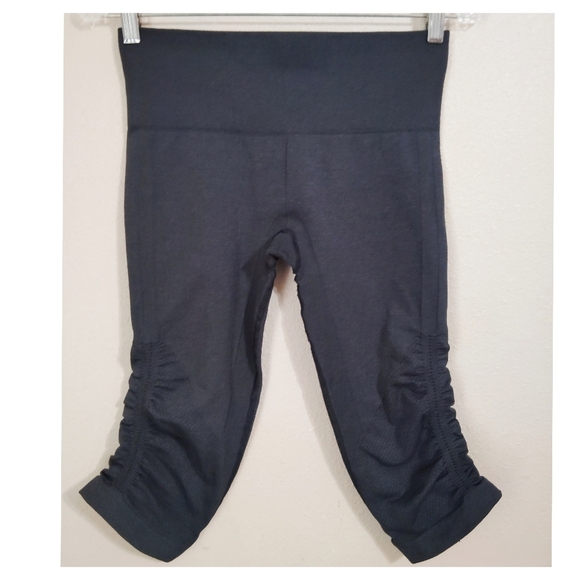Lululemon Ebb And Flow Crop II Size 6 - Picture 2 of 3